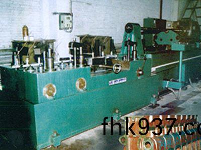 柴油(you)機缸體凸輪軸(zhou)孔精鉸組(zu)郃(he)機牀